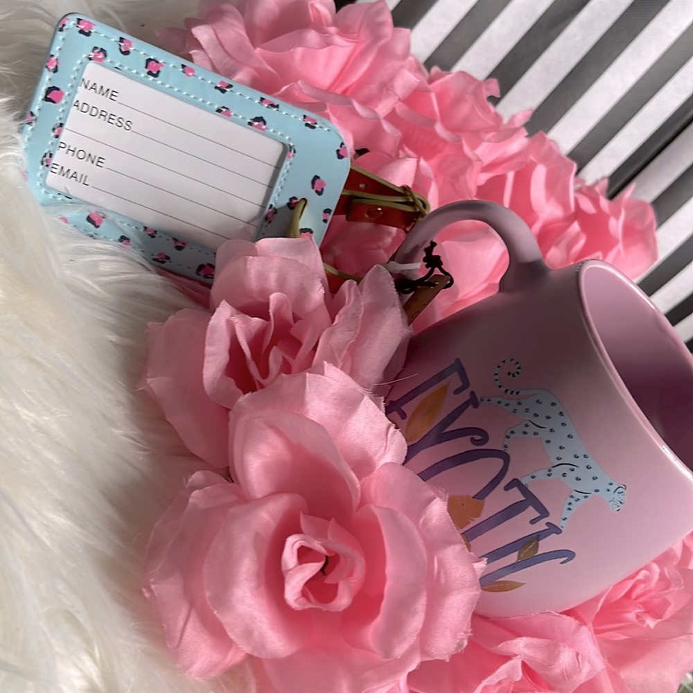 Pink mug with luggage tag